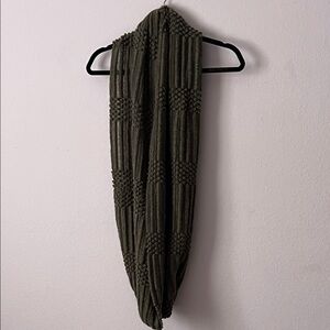 BDG Dark Green Knitted Scarf